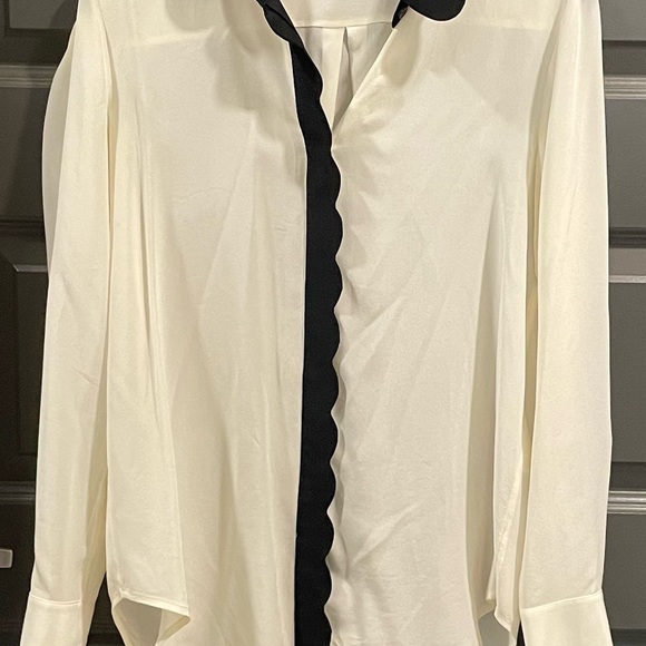 100% silk banana republic long sleeve top with scallop linings - Picture 4 of 4